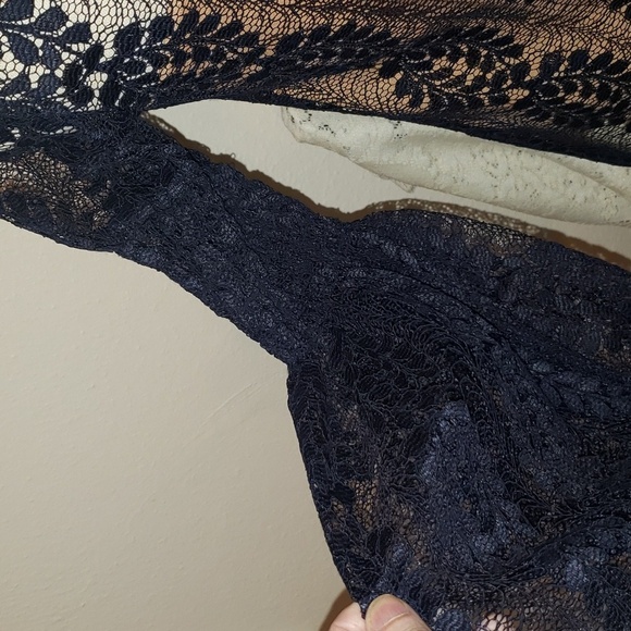 Michael Kors CollectionRound-Neck Bell-Sleeve Floral-Lace Top - Picture 5 of 8